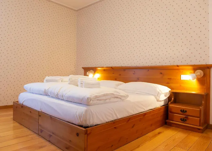 77 * בורסו דל גראפה